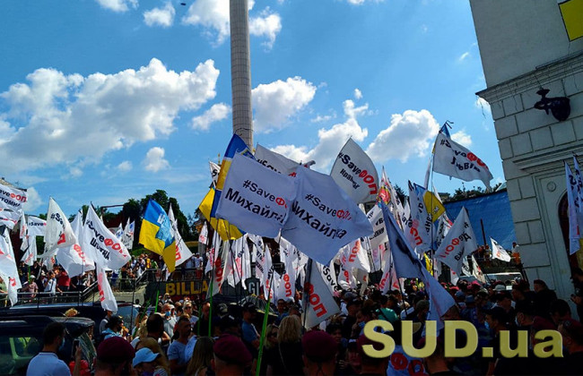 Несли гробы и венки: в центре Киева ФОПы подрались с полицией, фото и видео