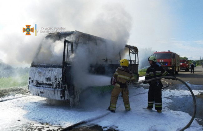 В Харькове на полном ходу загорелась маршрутка с пассажирами