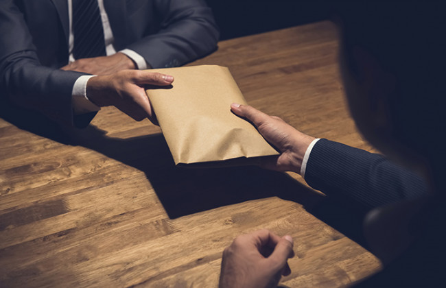 У Львові податківець вимагав 1 млн гривень хабаря: постане перед судом