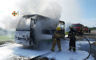 В Харькове на полном ходу загорелась маршрутка с пассажирами