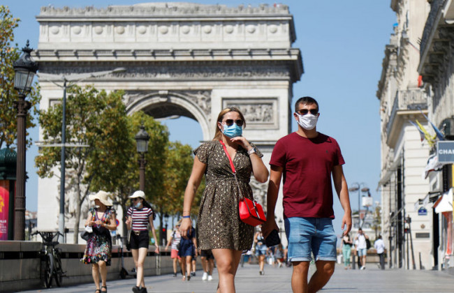 Франция окончательно ослабила карантин: что откроют