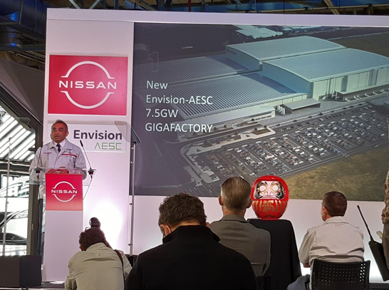 Nissan объявляет планы по производству аккумуляторов и нового электромобиля