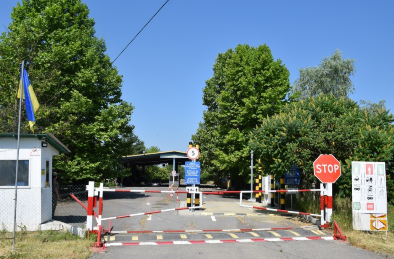 Угорщина на місяць закриває два пункти пропуску на кордоні з Україною