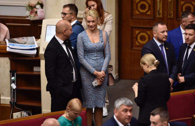 Украинцы понесут наличку в банки: лежат ли там уже деньги народных депутатов