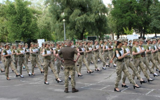 Курсанткам сменят обувь для парада ко Дню Независимости: каблуки будут ниже