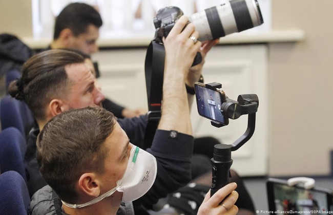 Поліцейський, який перешкоджав роботі журналіста, постав перед судом