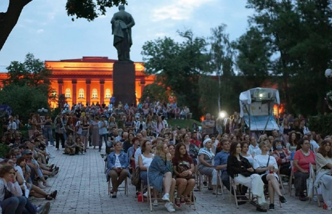 У столичному парку Шевченка відкрили безкоштовний кінотеатр: графік сеансів
