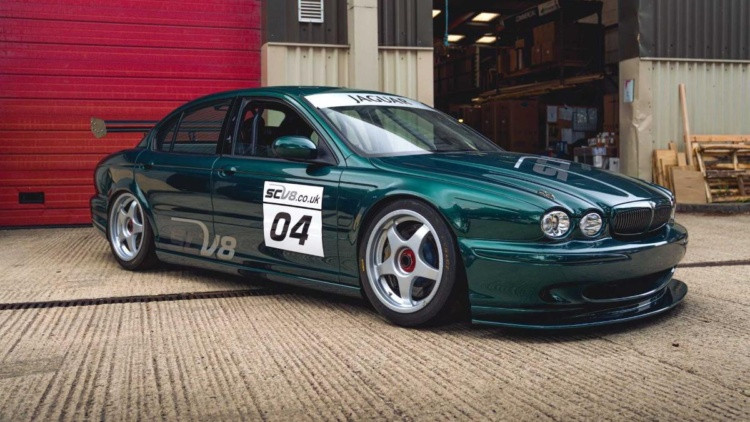 Оригинальный гоночный Jaguar X-Type выставили на аукцион