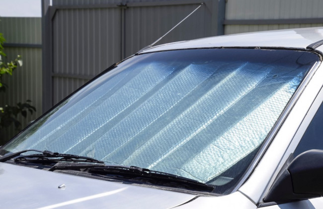 Чем опасны солнцезащитные экраны в автомобиле