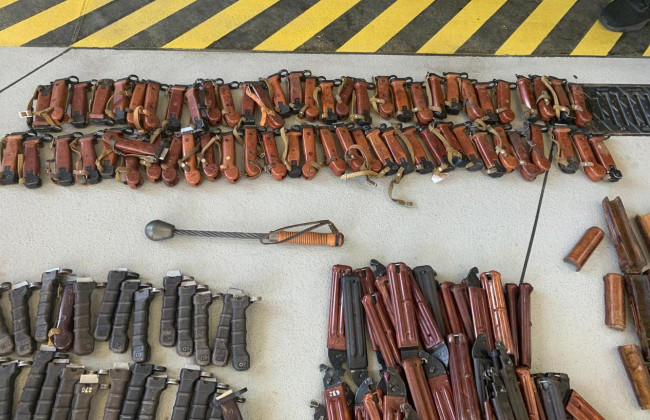 Латвієць намагався незаконно вивезти з України комплектуючі до бойової зброї