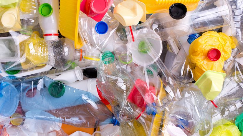 В Евросоюзе запретили продажу одноразовых пластиковых товаров