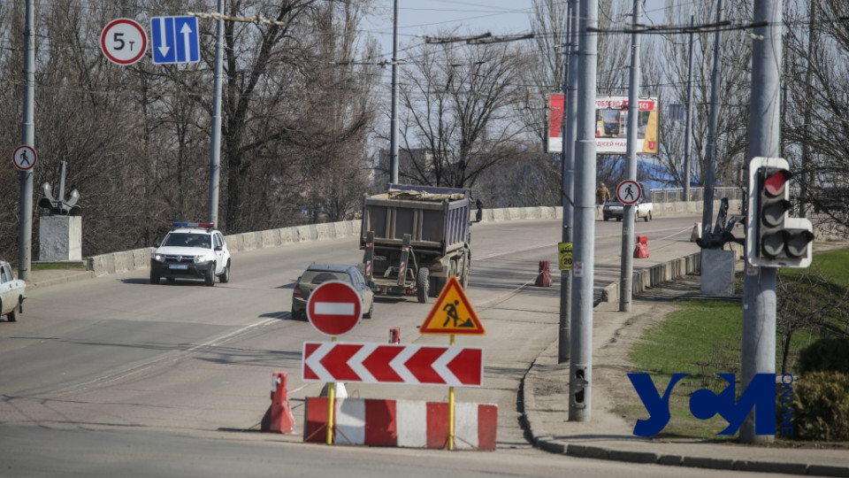 Одесский суд обязал изменить дорожные знаки у Ивановского моста