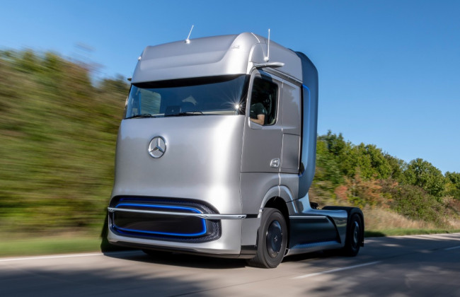 Три автогиганта подписали соглашение о создании сети зарядок для грузовых электромобилей