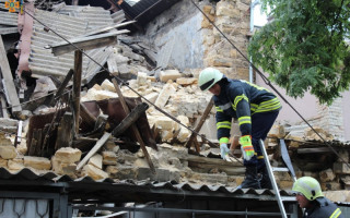 В Одессе на парковку обрушился двухэтажный дом, фото