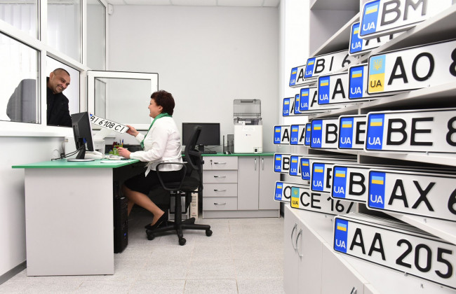 Мінцифри розповіло, як перевірити справжність техпаспорта і дізнатися точну дату розмитнення авто