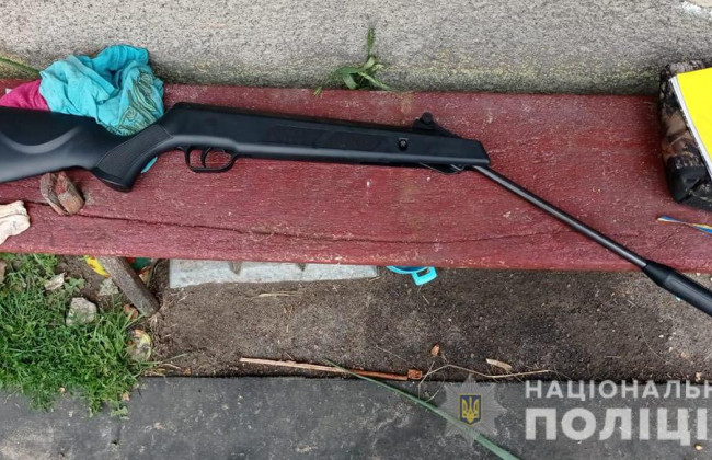 На Житомирщині підліток вистрілив у товариша з пневматичної рушниці