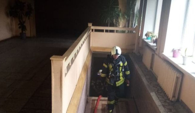 В столичной школе произошел пожар, фото