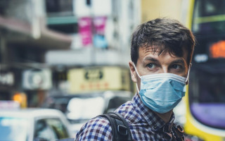 Латвийцев могу законно уволить с работы за отсутствие COVID-сертификатов