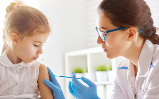 Вакцинація дітей та підлітків від коронавірусу: коли розпочнеться