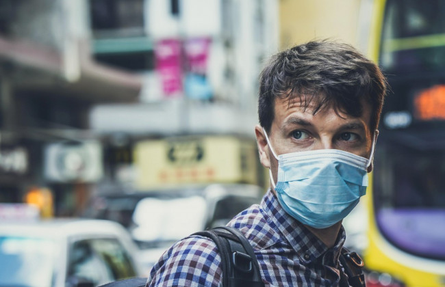 Латвийцев могу законно уволить с работы за отсутствие COVID-сертификатов