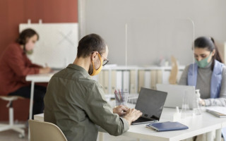 У яких випадках роботодавець зобов’язаний забезпечити працівників засобами індивідуального захисту