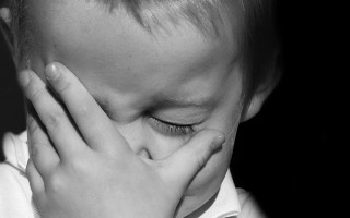 Зачинила у квартирі на 11 днів: киянка морила голодом власних дітей