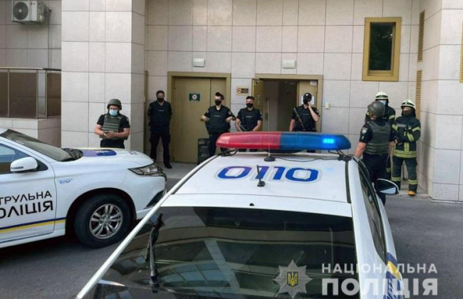 Стрелок закрылся в квартире: появились новые подробности стрельбы в Киеве