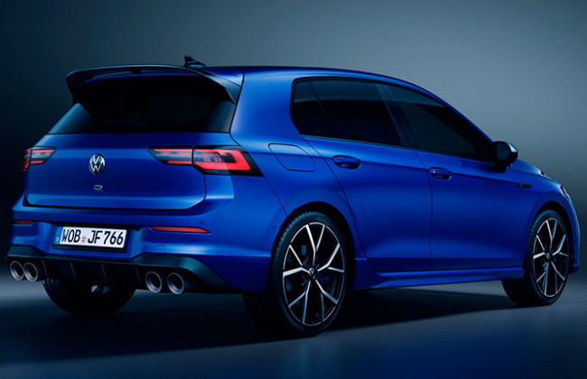 Представили «заряженный» универсал Volkswagen Golf R 2022 года: фото