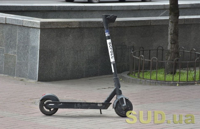 Штраф до 850 грн або громадські роботи: як депутати пропонують карати за їзду по тротуарах на самокатах