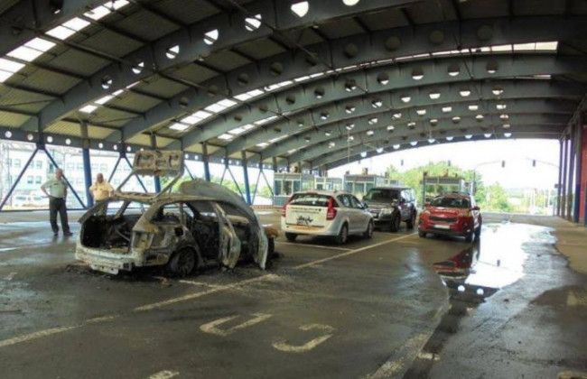 Чех поджег автомобиль на границе и хотел сбежать в Украину, фото