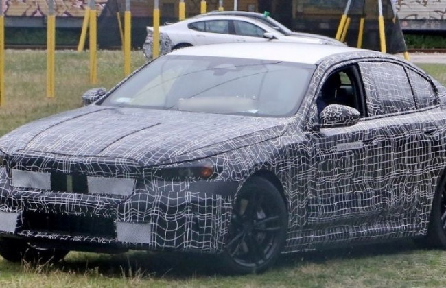 Новый BMW 5 серии теперь с электроприводом: первые фото