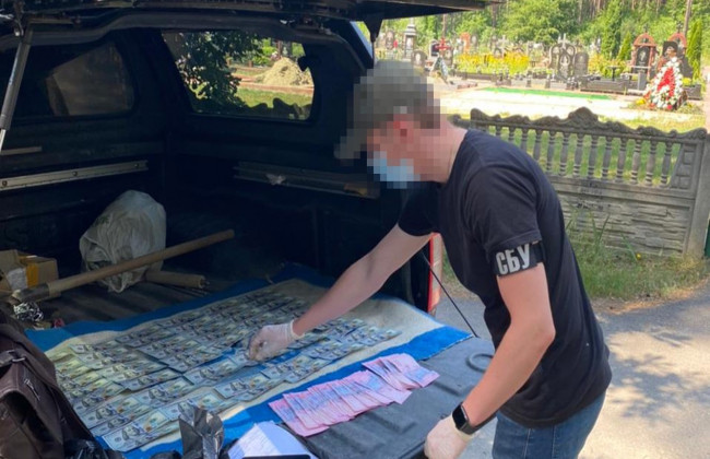 Продаж місць: у Києві викрили масштабні оборудки на закритих кладовищах