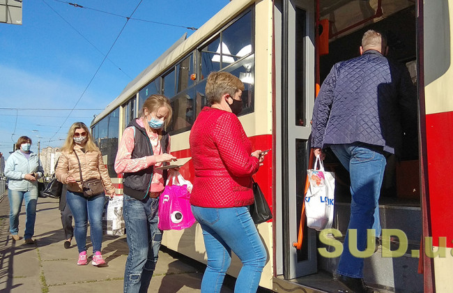 В Киеве общественный транспорт продлит работу