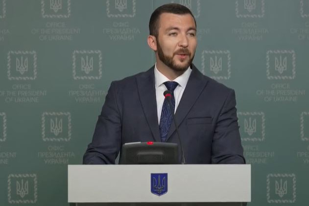 Сергей Никифоров дает первый брифинг в должности пресс-секретаря Зеленского, трансляция