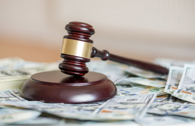 В Україні врегулюють питання оплати праці співробітників апаратів судів: Зеленський підписав закон