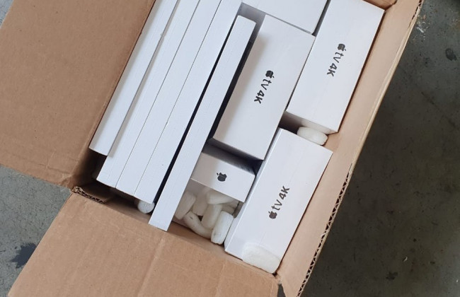 В аеропорту «Бориспіль» зупинено контрабанду брендової електроніки та тютюну з ОАЕ