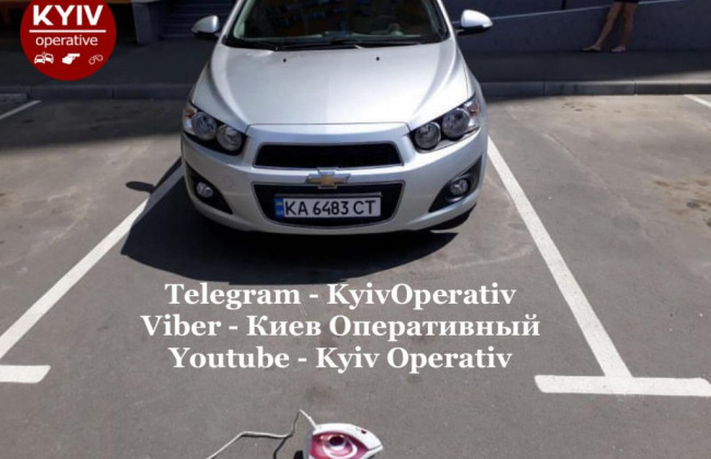 Под Киевом на припаркованный Chevrolet рухнул утюг