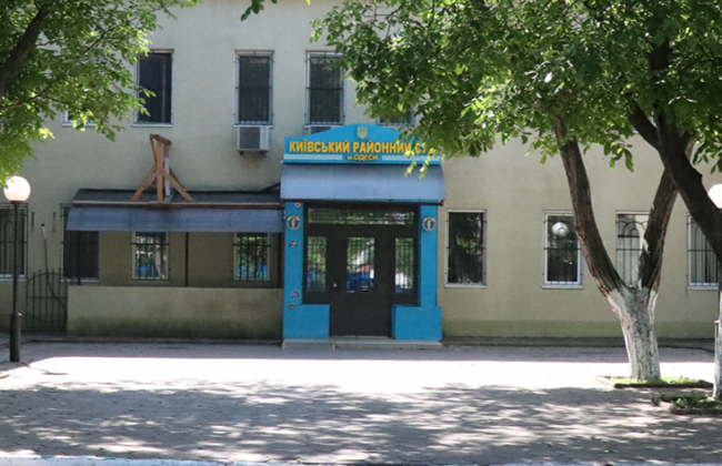 Чтобы «выбить» судью из процесса, ответчик завещал ей половину своего дома