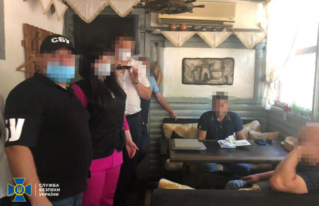 $1,8 тисяч за легалізацію іноземців: зловмисники намагалися підкупити СБУ