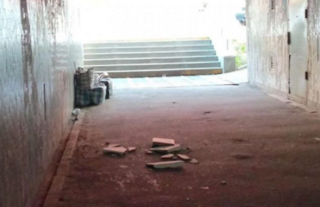 В Киеве обвалился потолок в пешеходном переходе, фото