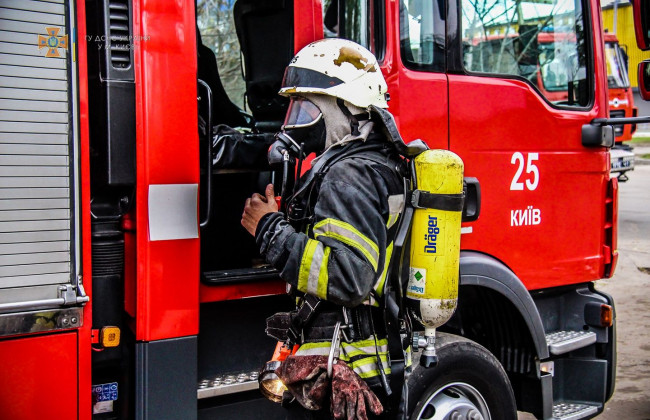 У Києві на зарядці загорівся електросамокат