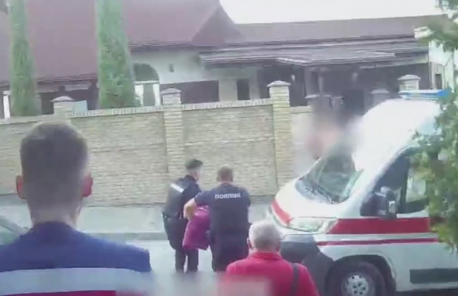 У Києві 2-річна дівчинка ледь не потонула у басейні