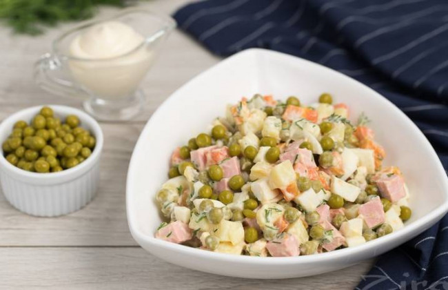 Ресторанам у Львівській області заборонили готувати салати з майонезом