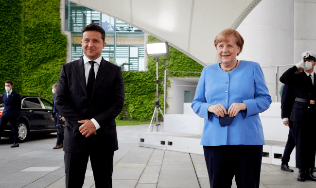 Украина нуждается в гарантиях безопасности, – Зеленский о переговорах с Меркель