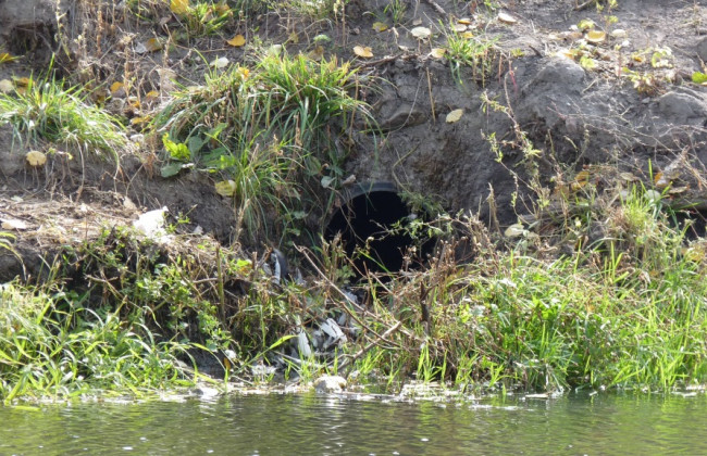 Тело нашли в сточной трубе: в Мариуполе трагически погиб подросток