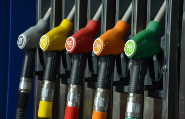 На сколько в Украине за год подорожали все виды топлива