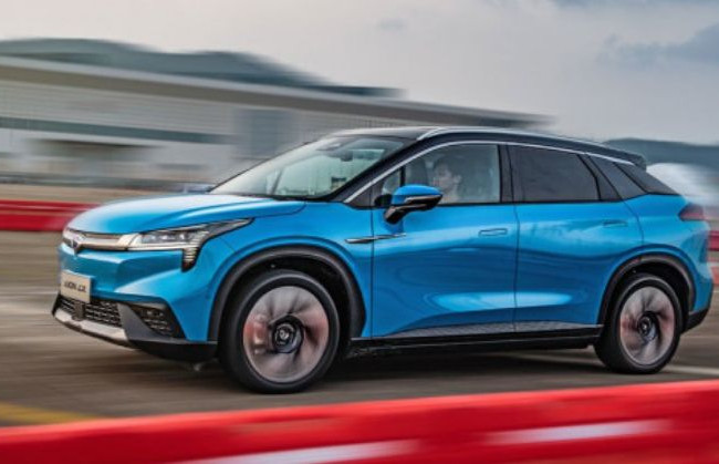 Китайцы запускают электромобиль с пробегом 1000 км