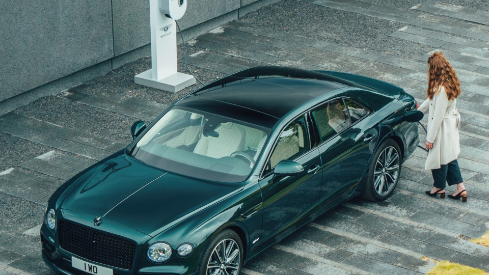 Гибридизация авто: Bentley постепенно переходит на электротягу