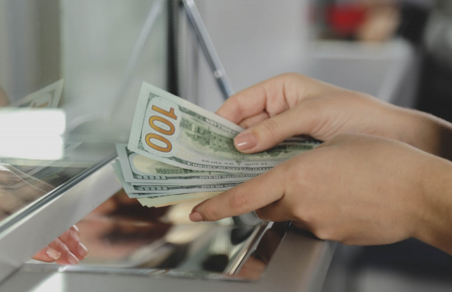 Бизнесу разрешат покупать валюту до 100 тысяч евро без представления в банк подтверждающих документов