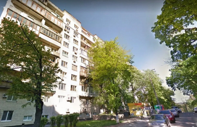 В Киеве грабитель ворвался в квартиру и жестоко избил 18-летнего парня